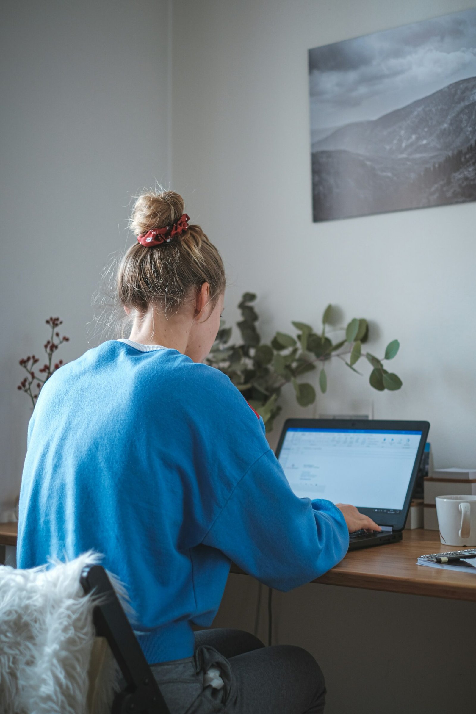 What Are Trending Home Office Decor Ideas For 2025?